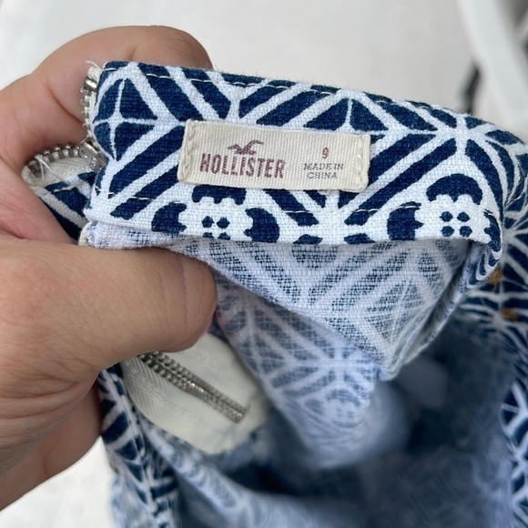 Hollister Blue and White Pattern Skort Size 9 - Picture 2 of 5